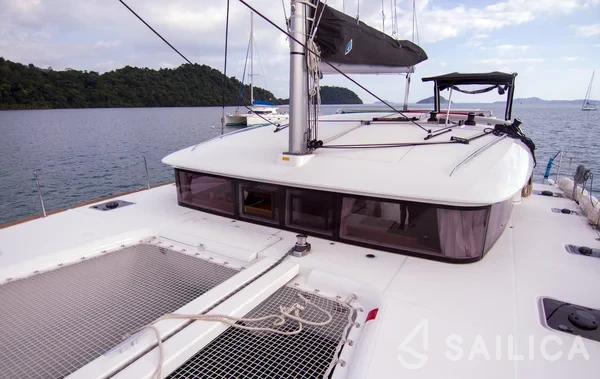 Lagoon 400 S2 - Yacht Charter Sailica