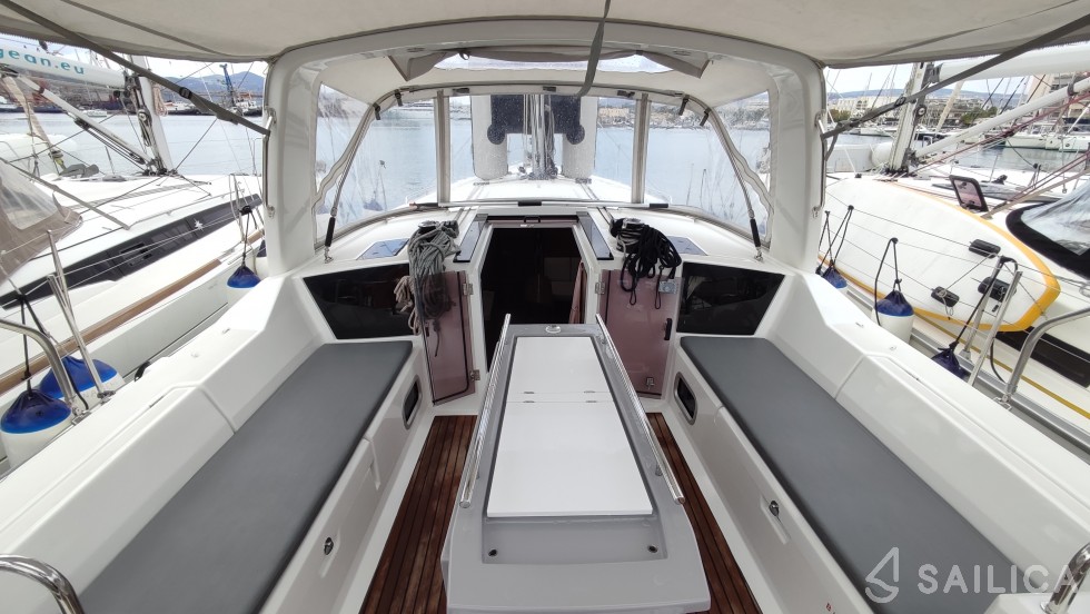 Oceanis 41.1 - Yacht Charter Sailica