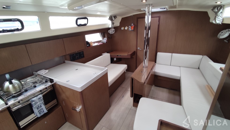 Oceanis 41.1 - Yacht Charter Sailica