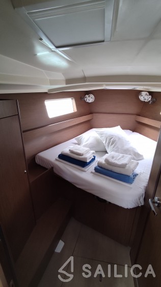 Oceanis 41.1 - Yacht Charter Sailica