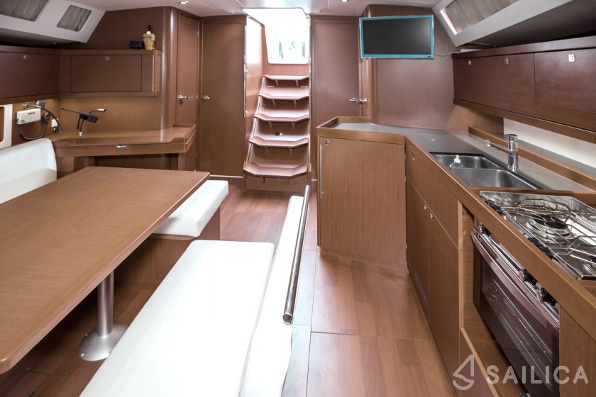 Oceanis 45 - Yacht Charter Sailica