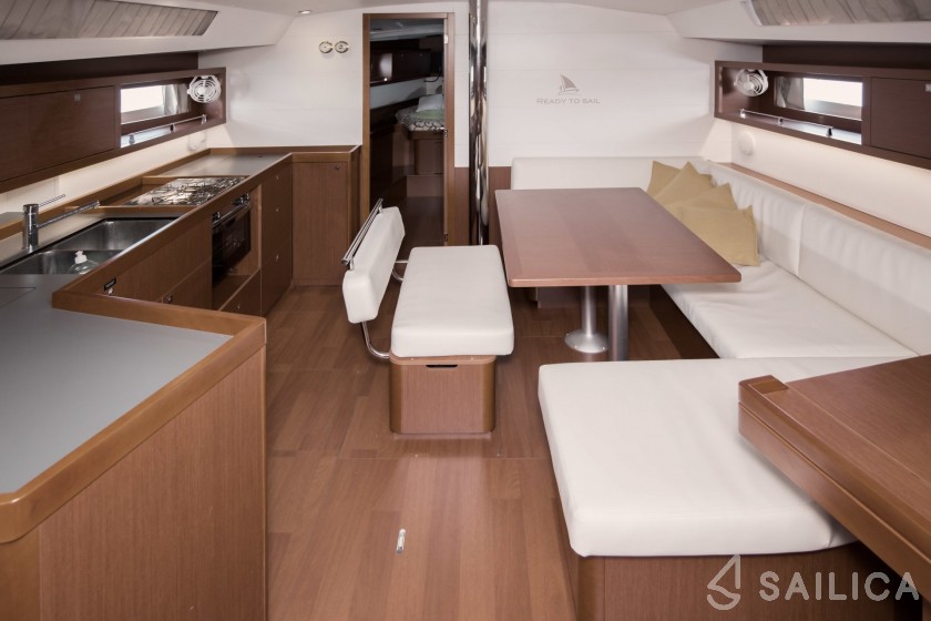 Oceanis 45 - Yacht Charter Sailica