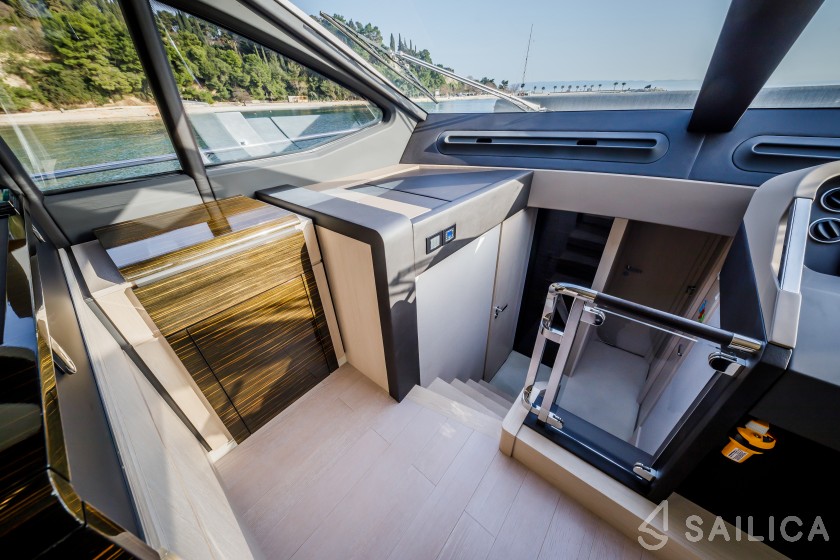 Azimut 66 - Yacht Charter Sailica