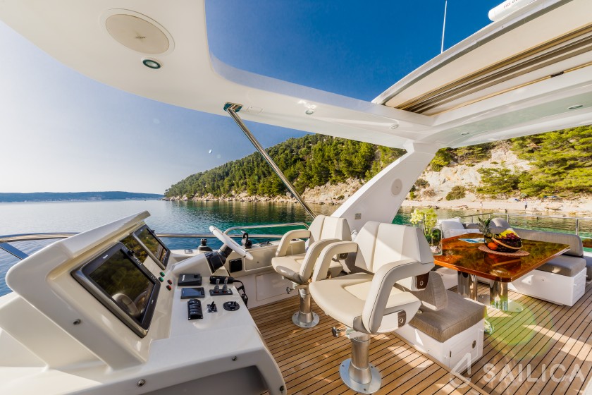Azimut 66 - Yacht Charter Sailica