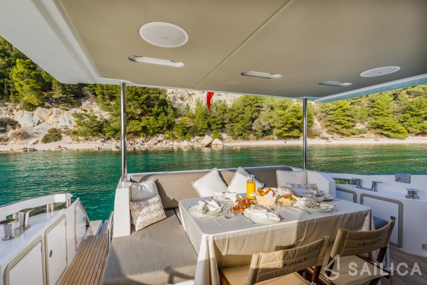 Azimut 66 - Yacht Charter Sailica