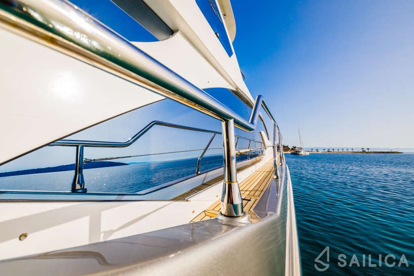 Azimut 66 - Yacht Charter Sailica