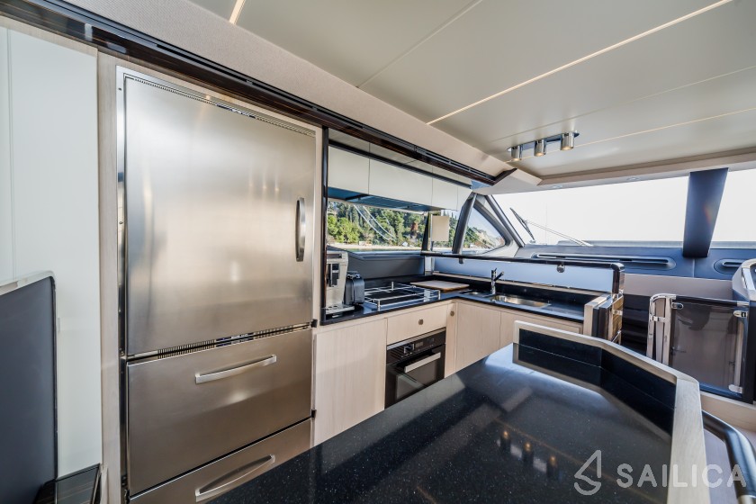 Azimut 66 - Yacht Charter Sailica