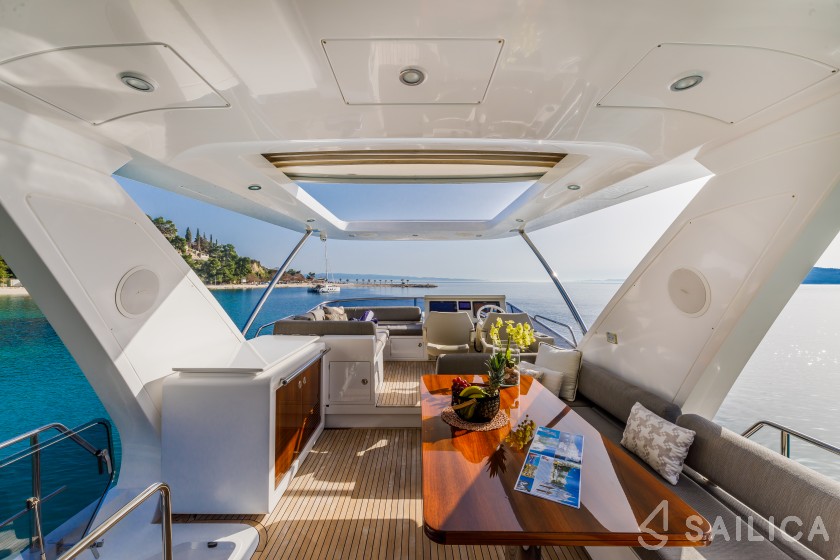 Azimut 66 - Yacht Charter Sailica