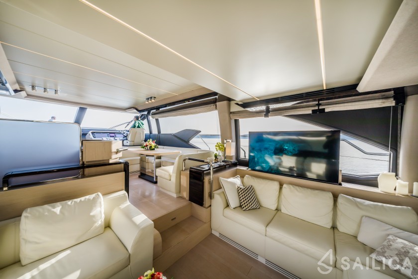 Azimut 66 - Yacht Charter Sailica