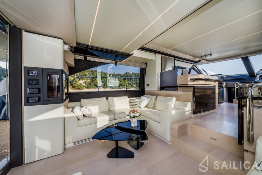Azimut 66 - Yacht Charter Sailica