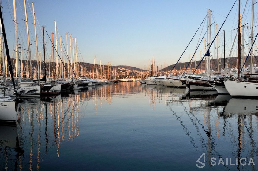 Bavaria 46 Cruiser - Yacht Charter Sailica