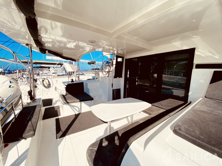 Lagoon 42 - Yacht Charter Sailica