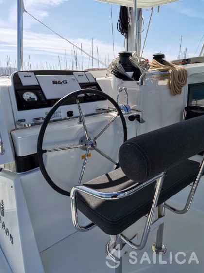 Lagoon 42 - Yacht Charter Sailica