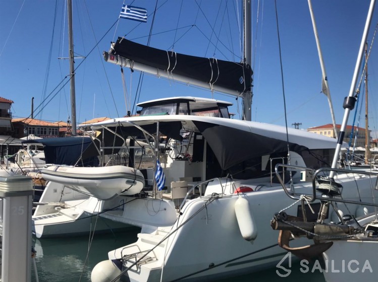 Lagoon 42 - Yacht Charter Sailica