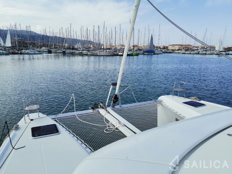 Lagoon 42 - Yacht Charter Sailica