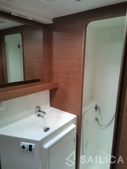Lagoon 42 - Yacht Charter Sailica