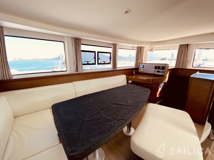 Lagoon 42 - Yacht Charter Sailica