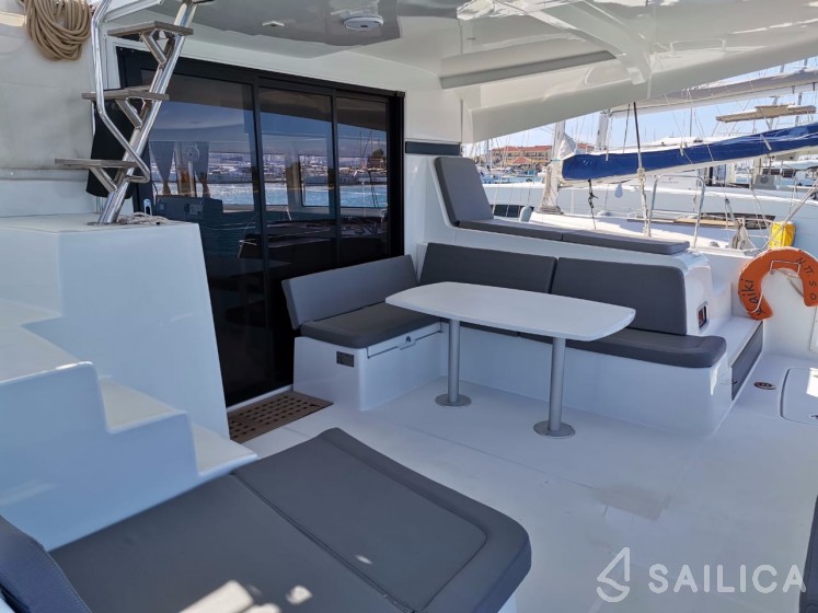 Lagoon 42 - Yacht Charter Sailica