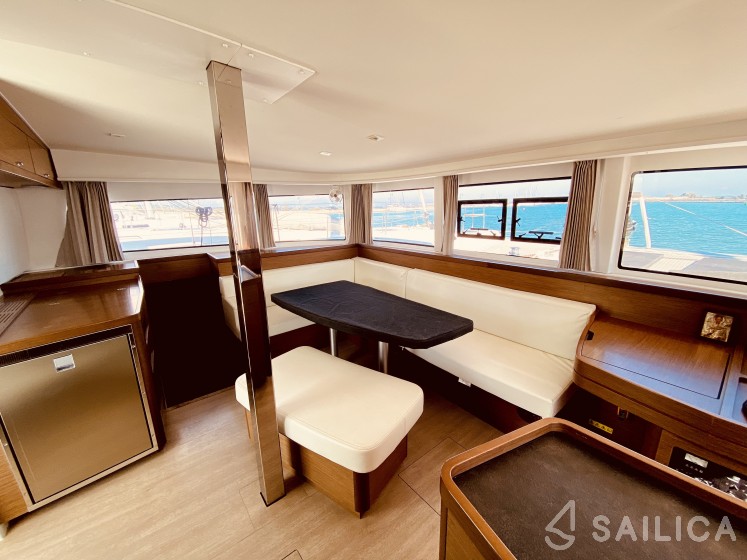 Lagoon 42 - Yacht Charter Sailica