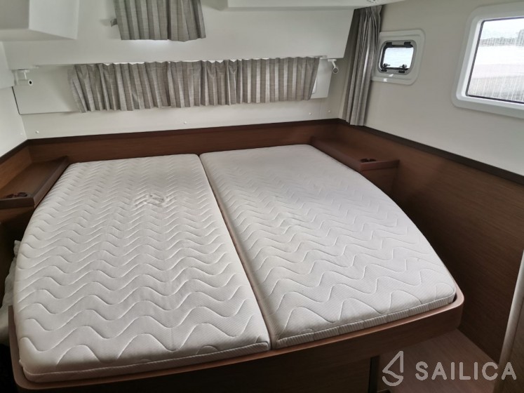 Lagoon 42 - Yacht Charter Sailica