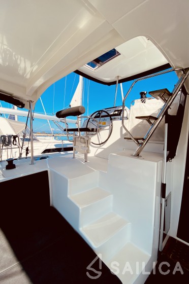 Lagoon 42 - Yacht Charter Sailica