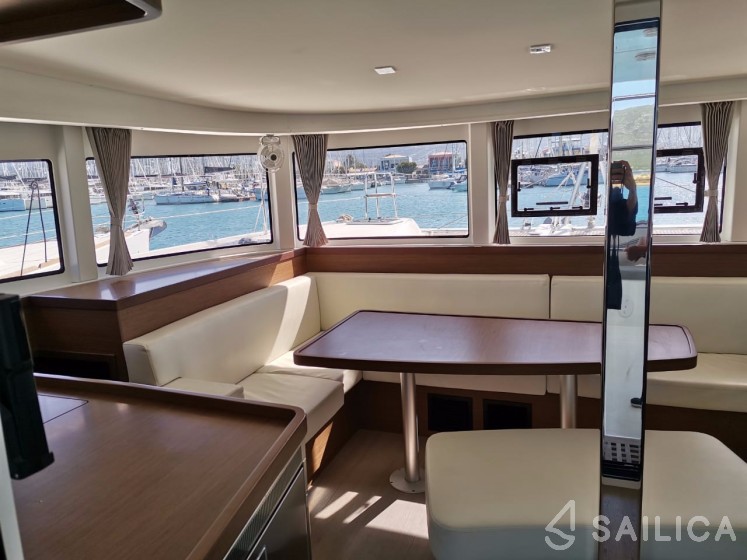 Lagoon 42 - Yacht Charter Sailica