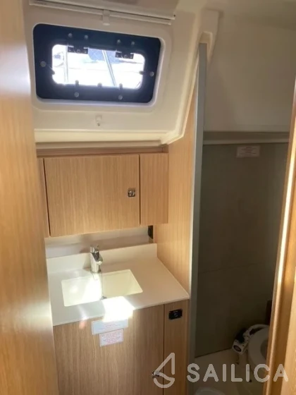 Bavaria C42 - Yacht Charter Sailica
