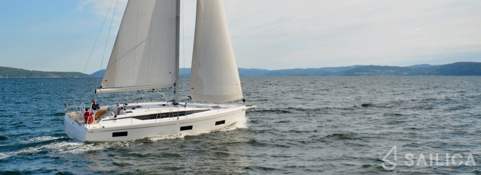 Bavaria C42 - Yacht Charter Sailica