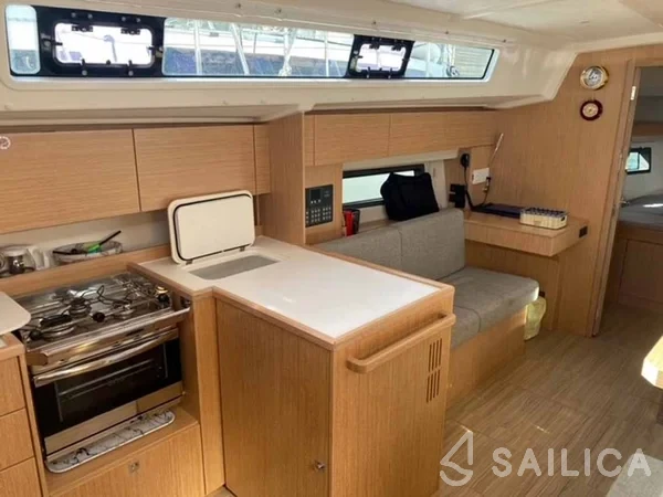Bavaria C42 - Yacht Charter Sailica