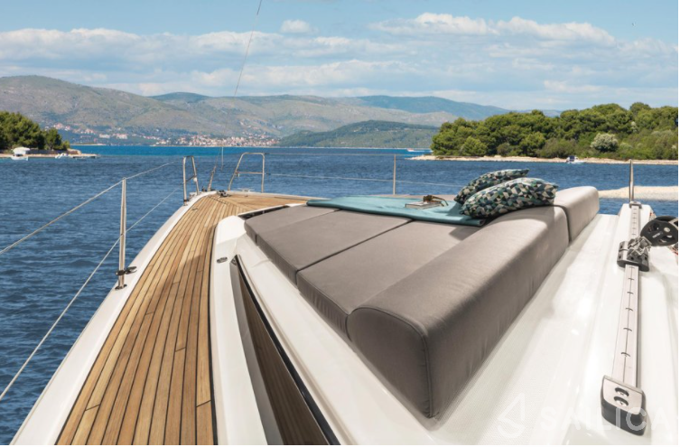 Bavaria C42 - Yacht Charter Sailica