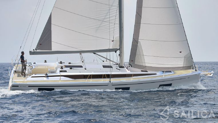 Bavaria C42 - Yacht Charter Sailica