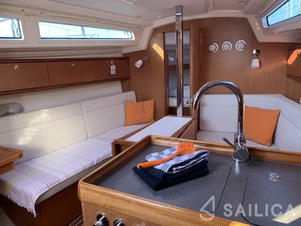 Bavaria 34 Cruiser - Yacht Charter Sailica