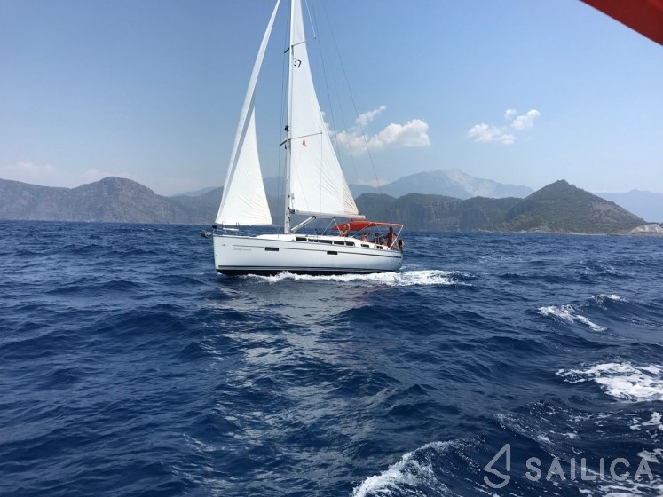 Bavaria 34 Cruiser - Yacht Charter Sailica