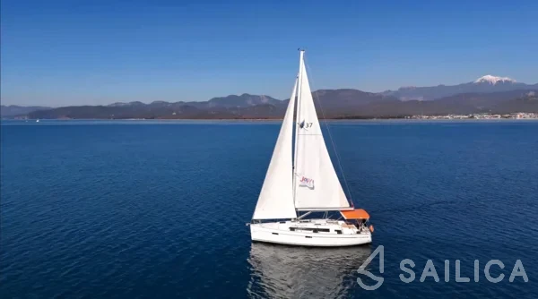 Bavaria 37 Cruiser - Yacht Charter Sailica