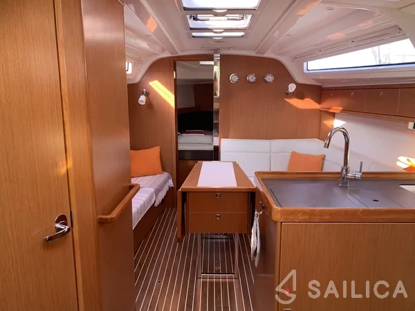 Bavaria 37 Cruiser - Yacht Charter Sailica