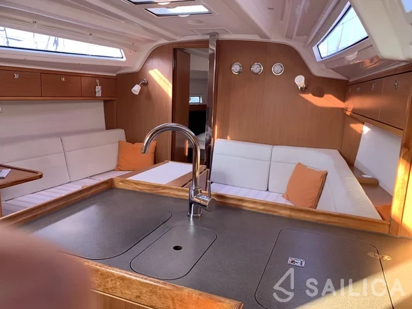 Bavaria 37 Cruiser - Yacht Charter Sailica