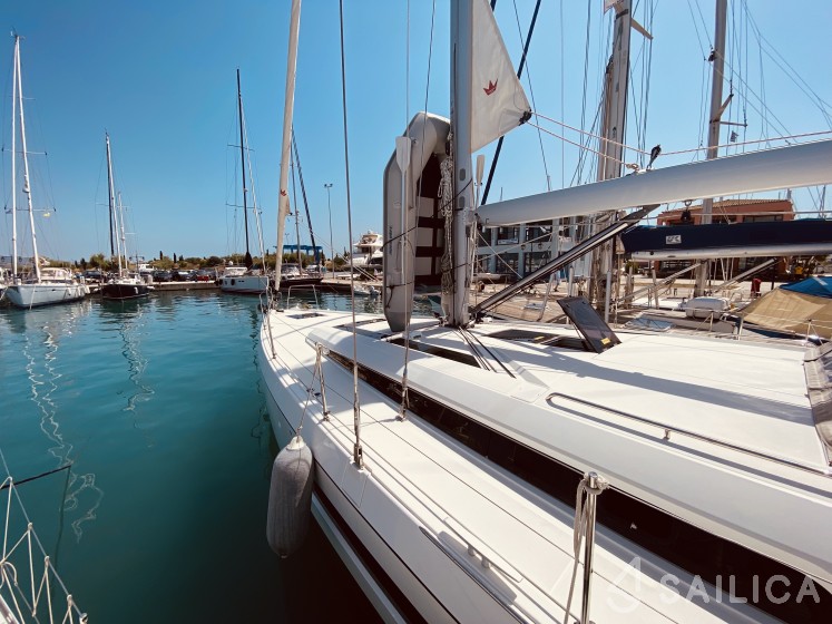 Oceanis 51.1 - Yacht Charter Sailica