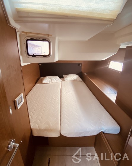Oceanis 51.1 - Yacht Charter Sailica