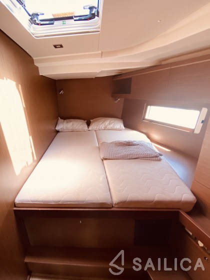 Oceanis 51.1 - Yacht Charter Sailica