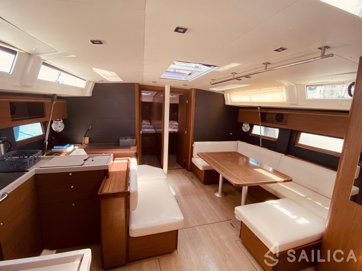 Oceanis 51.1 - Yacht Charter Sailica