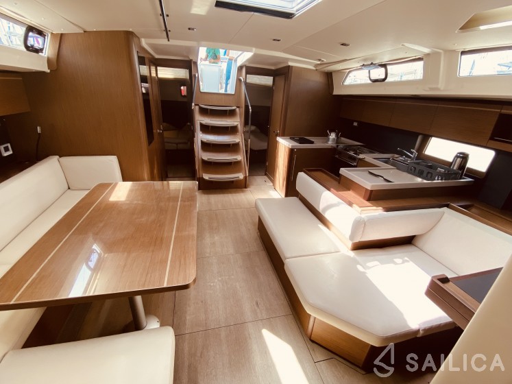 Oceanis 51.1 - Yacht Charter Sailica