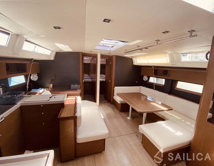 Oceanis 51.1 - Yacht Charter Sailica