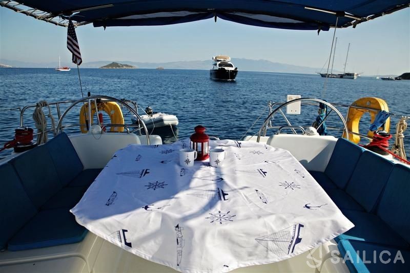 Cyclades 43.4 - Yacht Charter Sailica