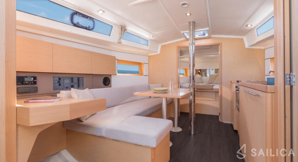 Oceanis 38.1 - Yacht Charter Sailica