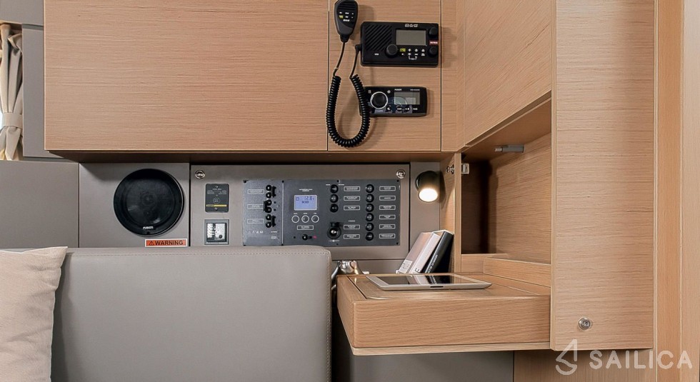 Oceanis 38.1 - Yacht Charter Sailica