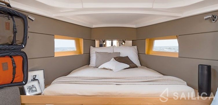 Oceanis 38.1 - Yacht Charter Sailica