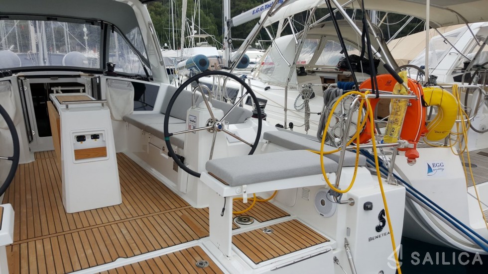 Oceanis 38.1 - Yacht Charter Sailica