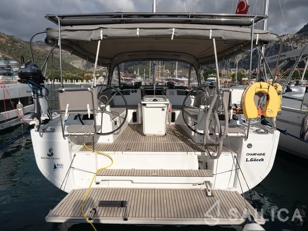 Oceanis 40.1 - Yacht Charter Sailica