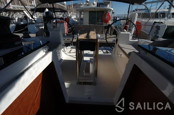 Oceanis 41.1 - Yacht Charter Sailica
