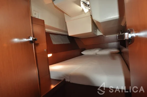 Oceanis 41.1 - Yacht Charter Sailica